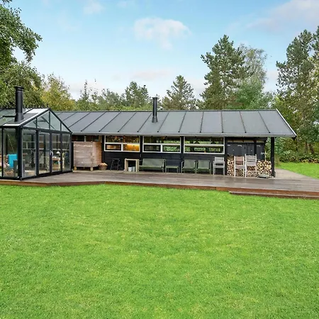 3 Bedroom Beautiful In Idestrup * Bøtø By