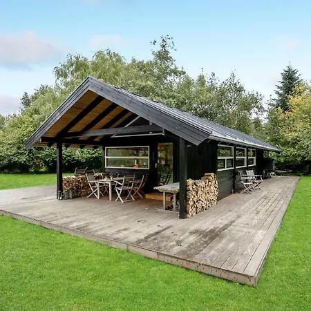 3 Bedroom Beautiful In Idestrup Nyaraló *