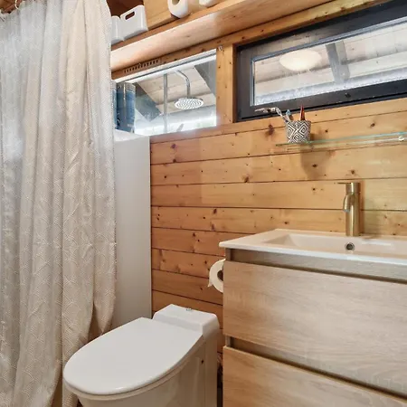 3 Bedroom Beautiful In Idestrup Semesterbostad Bøtø By
