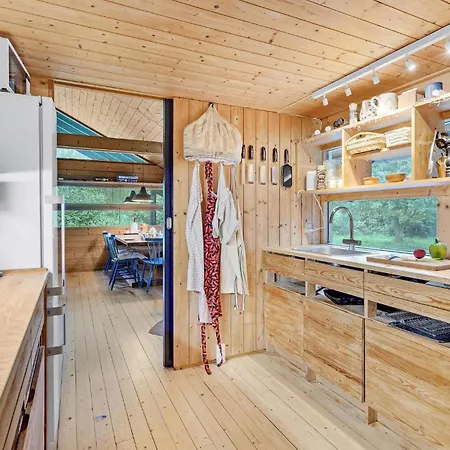 Nyaraló 3 Bedroom Beautiful In Idestrup Bøtø By