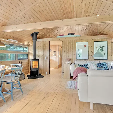 3 Bedroom Beautiful In Idestrup Nyaraló *