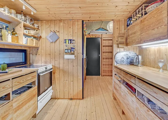 Holiday home 3 Bedroom Beautiful In Idestrup